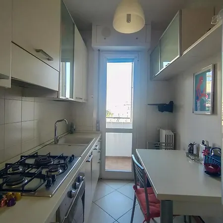 Apartment New Pop Art With Parking Milan