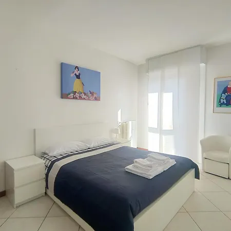 New Pop Art With Parking Apartment Milan